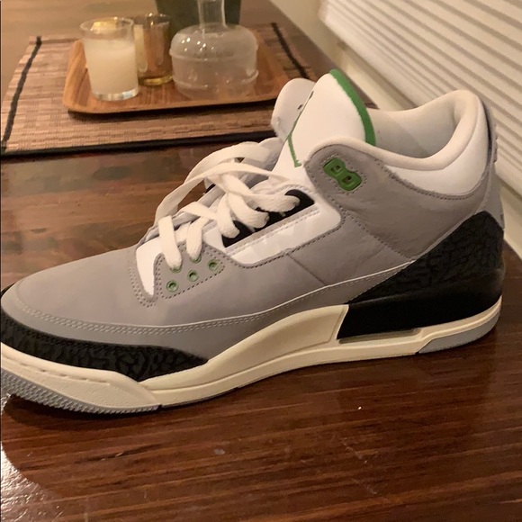 Jordan 3 Retro Chlorophyll - Picture 3 of 4